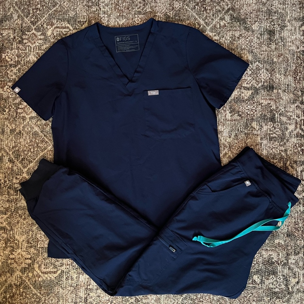 FIGS Scrub Set